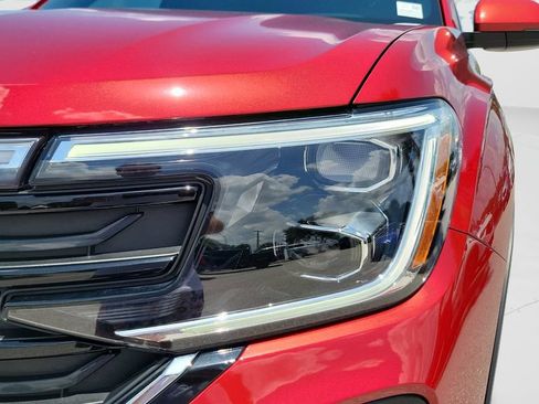 Used 2024 Volkswagen Atlas Cross Sport SE FWD image 23