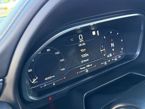 Used 2023 GMC Yukon SLT w/ SLT Luxury Package image 14