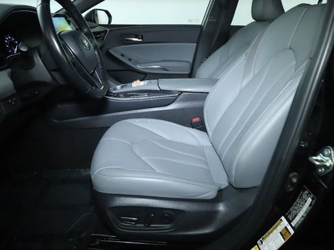 Used 2019 Toyota Avalon XLE w/ Moonroof Package image 18