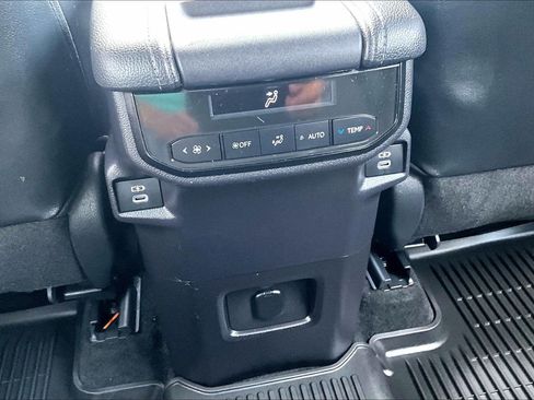 Used 2024 Toyota Grand Highlander AWD image 32