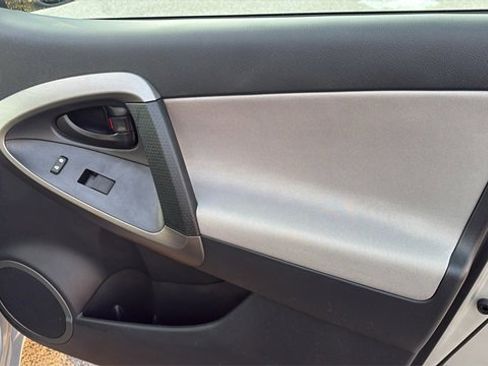Used 2012 Toyota RAV4 4WD image 28