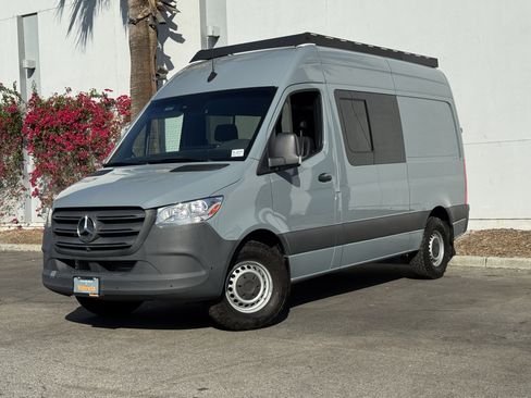 Used 2023 Mercedes-Benz Sprinter 2500 image 2