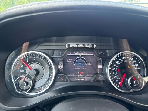 Used 2019 RAM 1500 Laramie AWD/4WD image 12