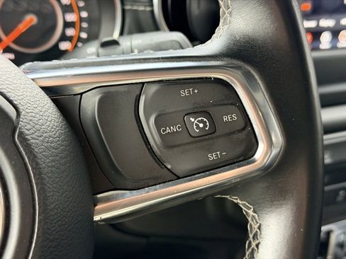 Used 2018 Jeep Wrangler Unlimited Sahara image 10