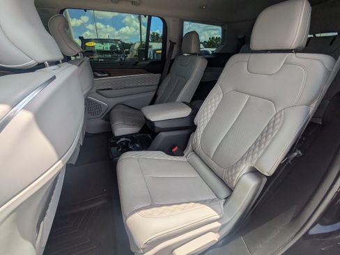 Used 2021 Jeep Grand Cherokee L Summit w/ Luxury Tech Group V AWD/4WD image 14