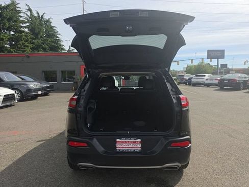 Used 2017 Jeep Cherokee Latitude w/ Comfort & Sound Group AWD/4WD image 11