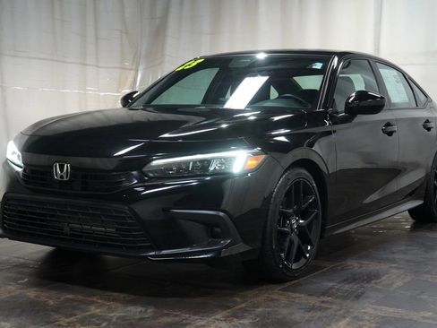 Used 2023 Honda Civic Sport image 2