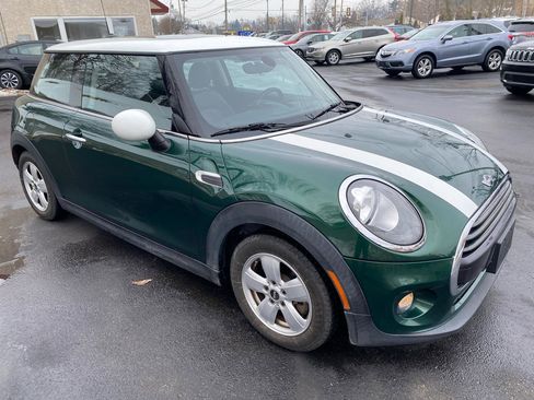 Used 2018 MINI Cooper 2-Door Hardtop image 5