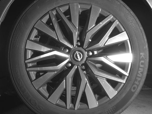 Used 2025 Nissan Altima 2.5 SV FWD image 14
