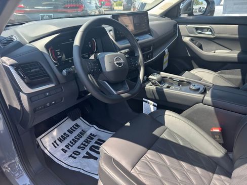 New 2026 Nissan Rogue Platinum AWD/4WD image 12