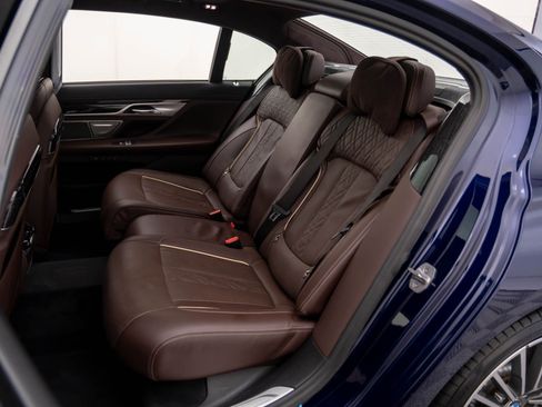 Certified 2022 BMW 750i xDrive w/ Luxury Rear Seating Package image 17