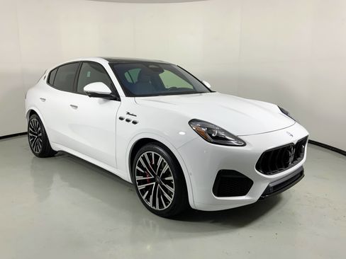 Certified 2023 Maserati Grecale Modena image 4