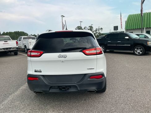 Used 2015 Jeep Cherokee Latitude w/ Cold Weather Group AWD/4WD image 6