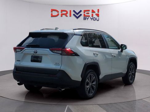 Used 2022 Toyota RAV4 XLE Premium AWD/4WD image 5