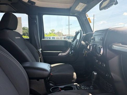 Used 2017 Jeep Wrangler Unlimited Sahara AWD/4WD image 23