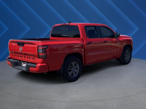 Used 2025 Nissan Frontier SV RWD image 3
