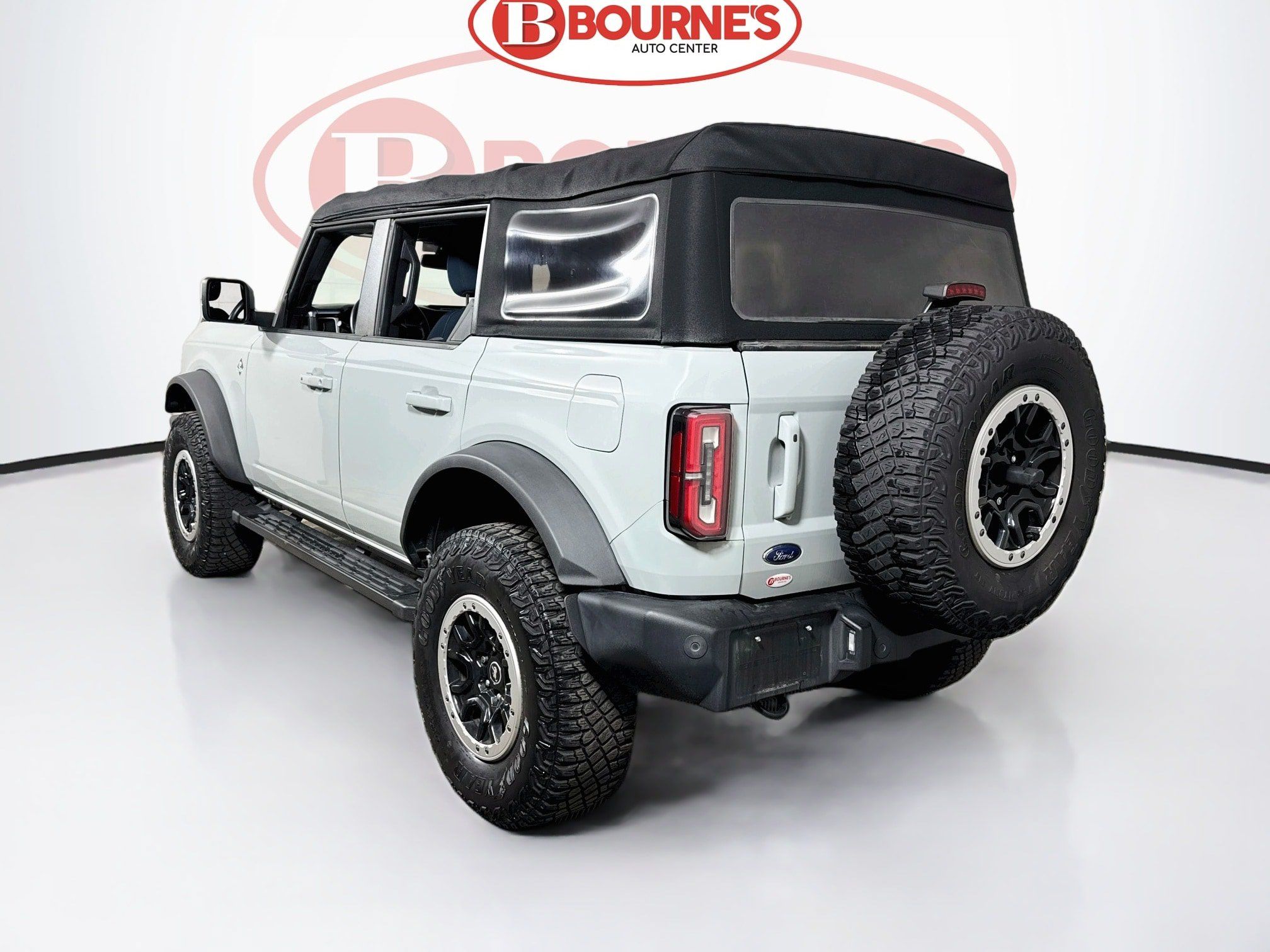 Used 2022 Ford Bronco Outer Banks w/ Sasquatch Package AWD/4WD image 8