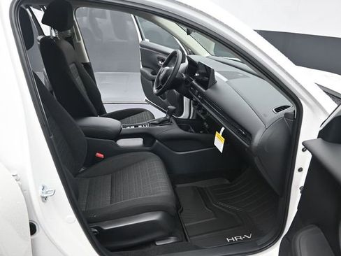 New 2026 Honda HR-V LX image 28