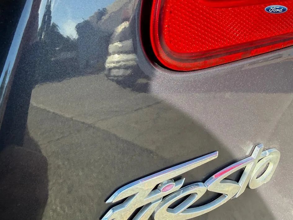Used 2012 Ford Fiesta SE FWD image 9