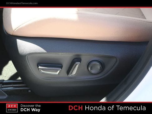 Used 2022 Toyota RAV4 XLE AWD/4WD image 17