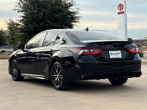 Used 2023 Toyota Camry SE image 6