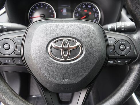 Used 2022 Toyota RAV4 XLE w/ Convenience Package FWD image 31