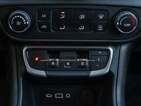 Used 2024 GMC Terrain SLE image 14