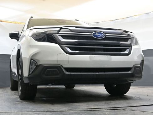 Certified 2025 Subaru Forester Premium AWD/4WD image 35
