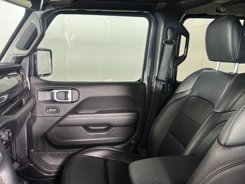 Used 2022 Jeep Wrangler Unlimited Sahara AWD/4WD image 17