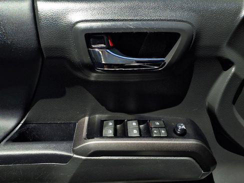 Certified 2023 Toyota Tacoma TRD Off-Road AWD/4WD image 19