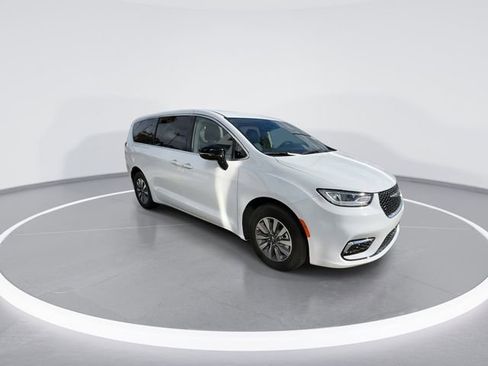 New 2024 Chrysler Pacifica Select image 2