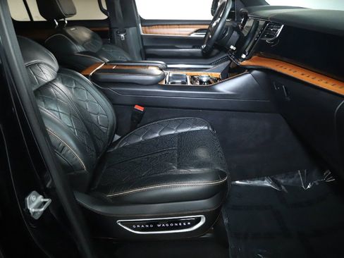 Used 2022 Jeep Grand Wagoneer Series III AWD/4WD image 39
