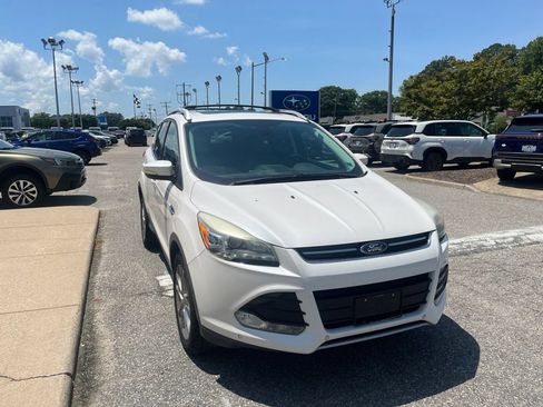 Used 2014 Ford Escape Titanium w/ Equipment Group 401A AWD/4WD image 2