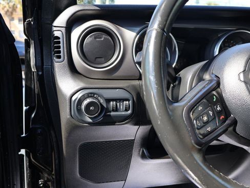 Used 2018 Jeep Wrangler Unlimited Sport S image 10