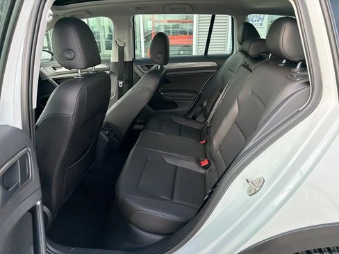 Used 2019 Volkswagen Golf Alltrack SE image 12