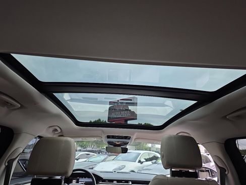 Used 2018 Land Rover Range Rover Velar S image 87