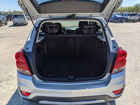 Used 2019 Chevrolet Trax LT w/ LT Convenience Package image 11