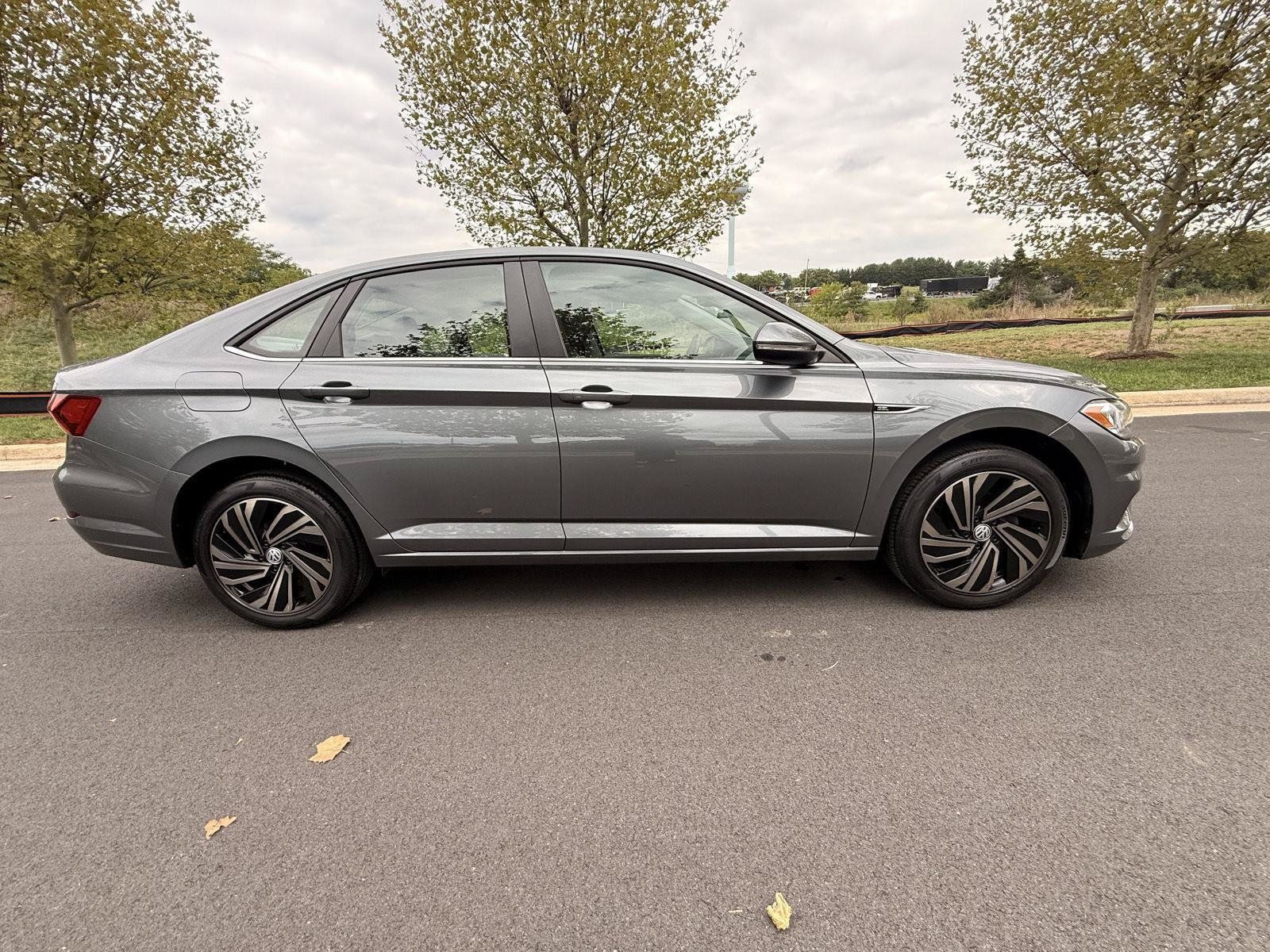 Used 2019 Volkswagen Jetta SEL Premium FWD image 4