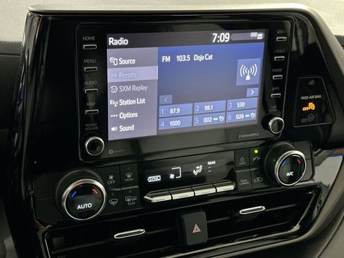 Used 2022 Toyota Highlander L image 24