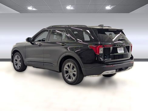 New 2026 Ford Explorer Active w/ Active Comfort Package image 2