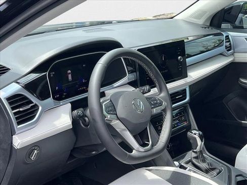 New 2025 Volkswagen Taos SE image 10
