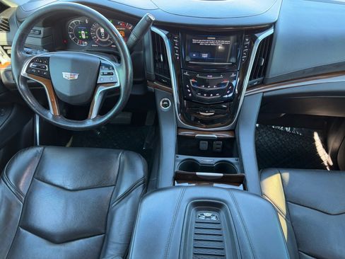 Used 2020 Cadillac Escalade Luxury image 14