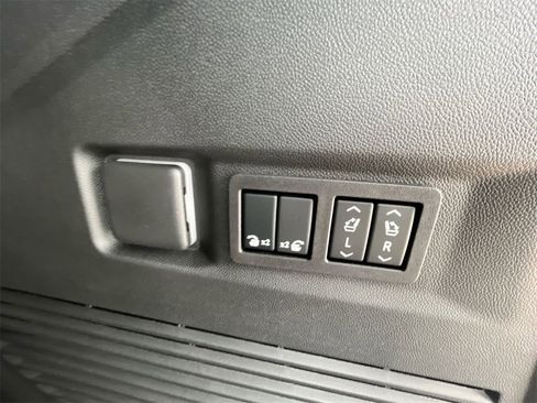 New 2025 GMC Yukon Elevation image 40