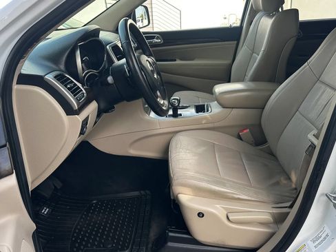 Used 2014 Jeep Grand Cherokee Laredo AWD/4WD image 9