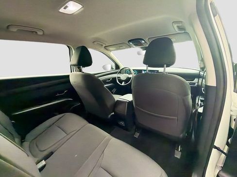 Certified 2025 Hyundai Tucson SE FWD image 25