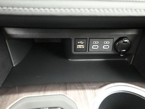 Used 2024 Toyota Highlander Platinum image 21