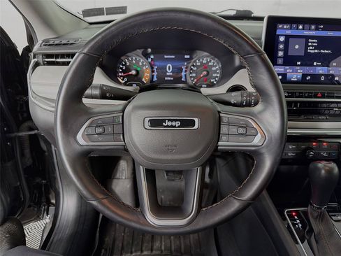 Used 2022 Jeep Compass Limited AWD/4WD image 3