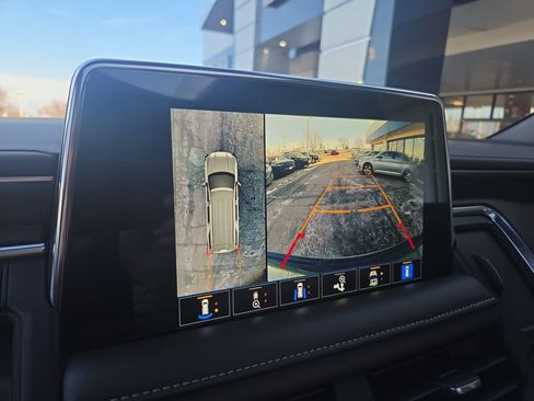 Used 2023 GMC Yukon XL SLT w/ SLT Premium Package image 23