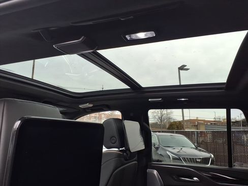 Certified 2023 Cadillac Escalade V w/ LPO, ONYX Package image 17