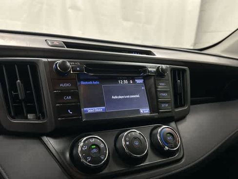 Used 2018 Toyota RAV4 LE FWD image 22